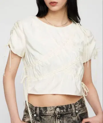RONDOM SHIRRING 하프 슬리브 상의