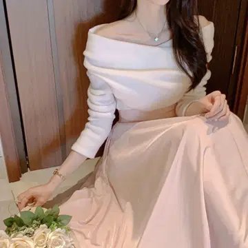 디홀릭 기모 크로스 오프 숄더 상의