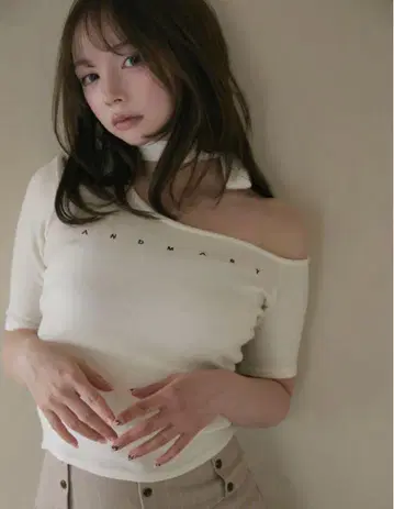 앤드메리 나나 리본 원숄더 톱