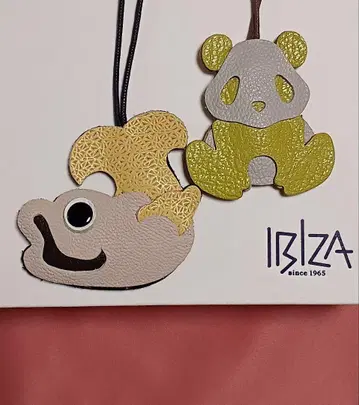 IBIZA 이비자 백 참 마스코트 팬더와 가오리 가죽 참