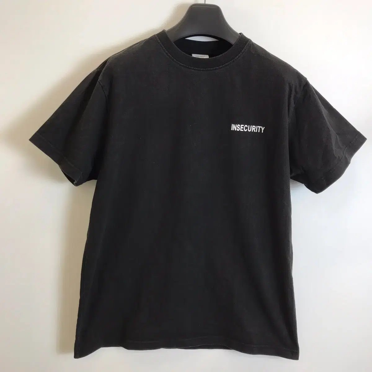 VETEMENTS STAFF Tシャツ ブラック VETEMENTS STAFF Tシャツ ブラック VETEMENT ベトモン