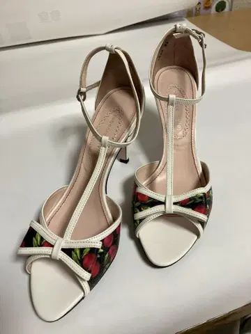 레베카 테일러 펌프스 24cm