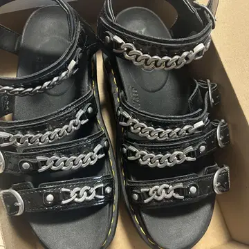 닥터마틴 샌들 BLAIRE II QUAD CHAIN