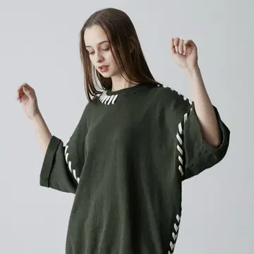 clel 핸드 스티치 반팔 사이드 레이스 니트 카키
