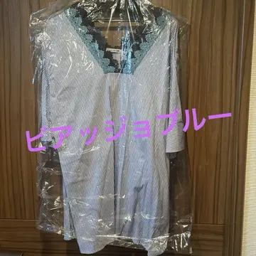 비아지오 블루 스트라이프 자수 블라우스