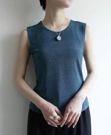 MARTE sahara 슬리브리스 탑 블루