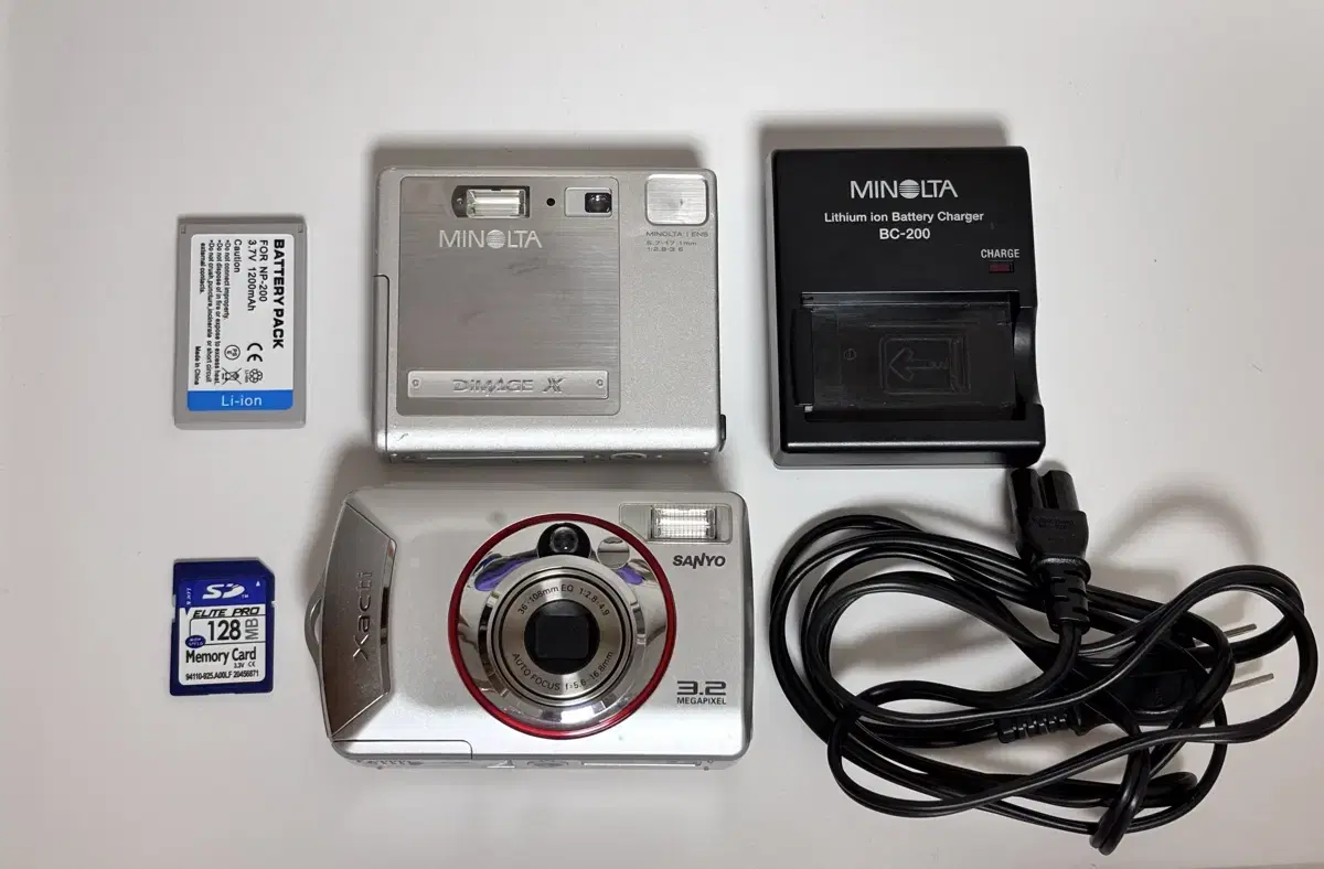 Damage X, Sanyo Xacti VPC-S1 Vintage Digital Camera Bulk
