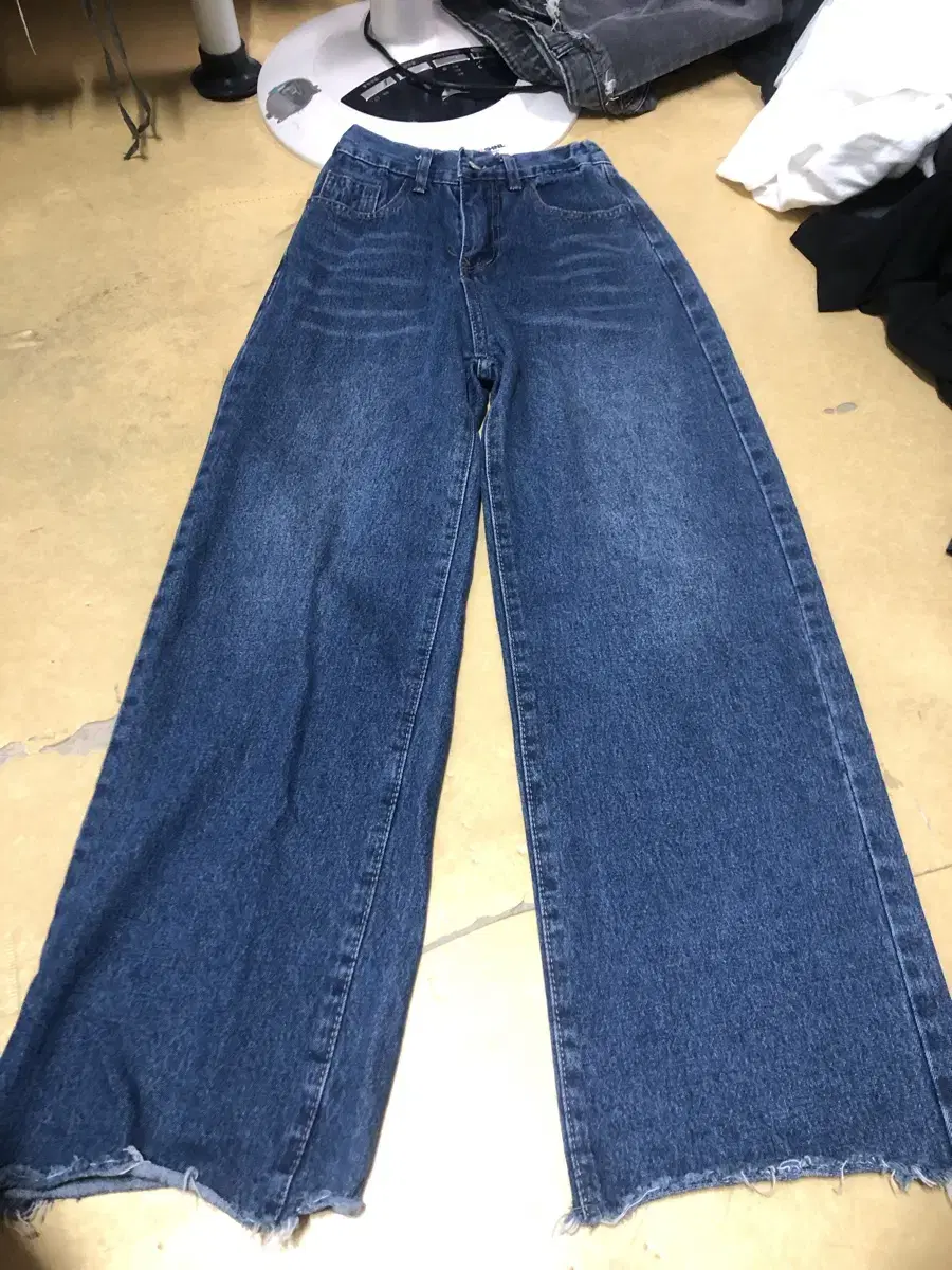 Dark Blue Washing Banding Cutting Denim Pants