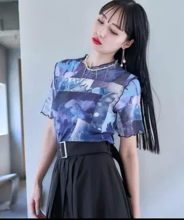 HARE 플라워 콜라주 시어 탑 블루 티셔츠