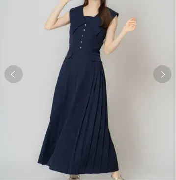 Noela 빅 칼라 사이드 플리츠 원피스