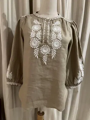 새상품급 BANANA REPUBLIC 린넨 자수 탑 XS