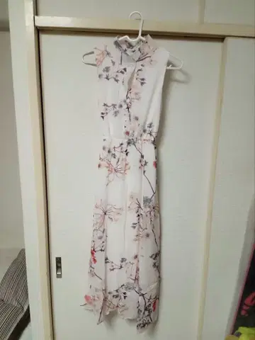 꽃무늬 슬리브리스 롱 원피스