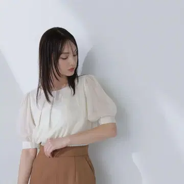 턱 시어 슬리브 블라우스