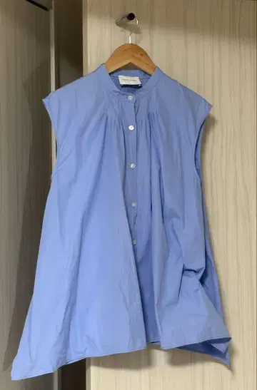 UNITED ARROWS 옅은 파랑 슬리브리스 셔츠