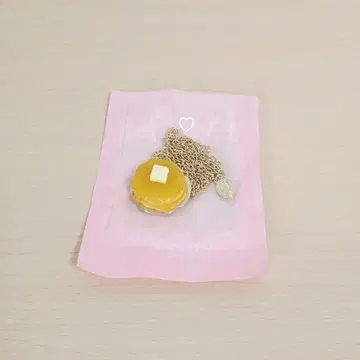 Q-pot. 꿀 버터 팬케이크 목걸이