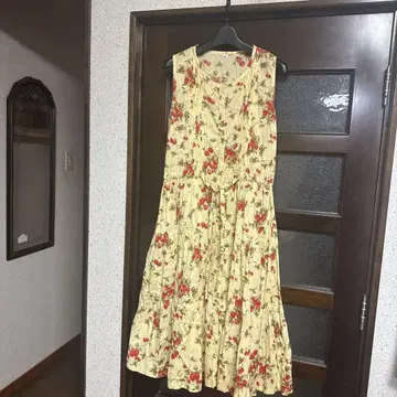 딸기 패턴의 시원한 원피스