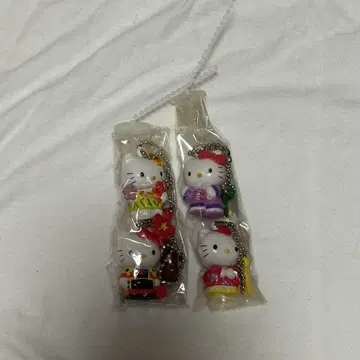 헬로키티 마스코트 스트랩 4개 묶음 판매