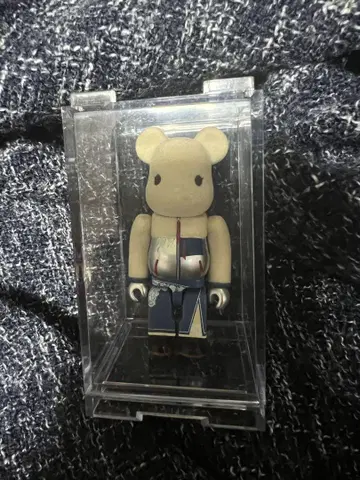 베어브릭 사카이 sacai 100% 1st 피규어