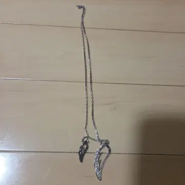 깃털 디자인 실버 목걸이