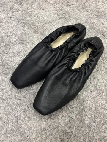 블랙 가죽 힐 신발