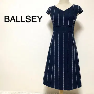 BALLSEY 네이비 컬러 자수 스트라이프 원피스