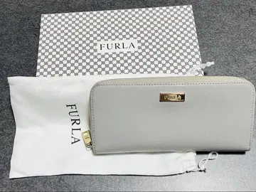 FURLA 라이트 그레이 메탈 로고 라운드 지퍼 장지갑