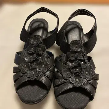 Au Pas 오파 샌들 블랙 꽃 모티브 사이즈 LL