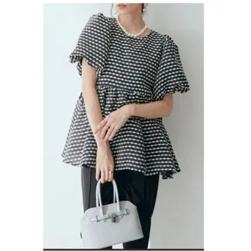 도트 자카드 퍼프 슬리브 튜닉 화이트 블랙 frene 후라네