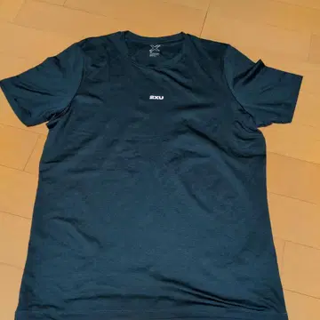 2XU 다크 그린 티셔츠 M