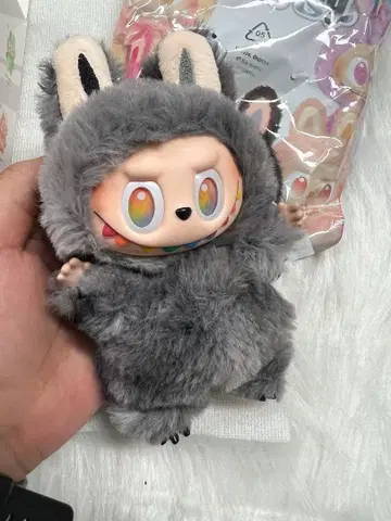 Labubu 3.0 Big into Energy ID 도서