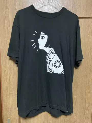 츠게 요시하루 티셔츠 붉은 꽃 가로 조후시
