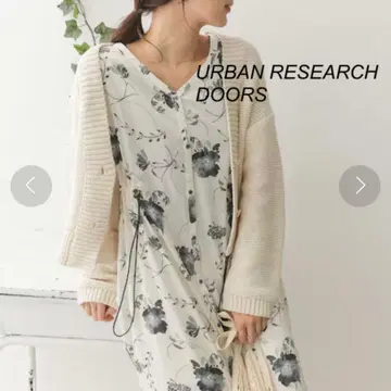 URBAN RESEARCH DOORS 모노톤 플라워 드로스트 원피스