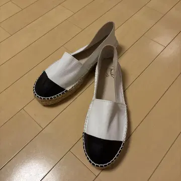 화이트/블랙 가죽 슬립온 39