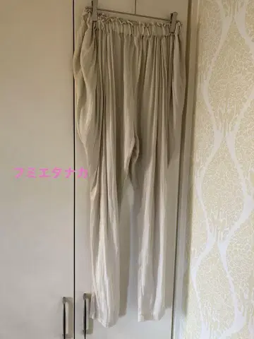 크림색 플리츠 가공 사루엘 팬츠