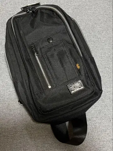 알파 메쉬 소재 블랙 바디백