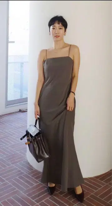 시루무린 패드 인 스파게티 플레어 라인 드레스