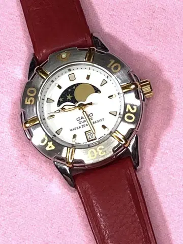 여성용 손목시계 다이버 CASIO 문 페이즈 작동 새상품 배터리