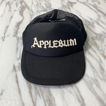 APPLEBUM 메쉬 캡 블랙 프린트 로고 모자 스트릿