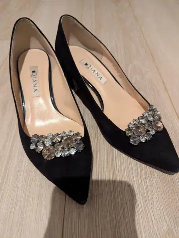 Diana 비쥬 장식 블랙 펌프스 24cm
