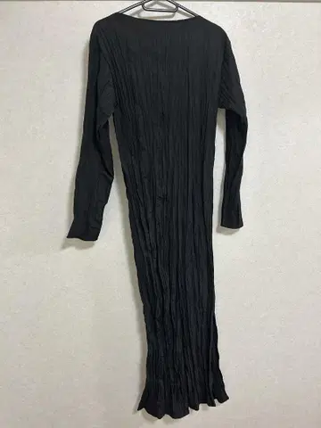 블랙 플리츠 디자인 긴팔 롱 원피스