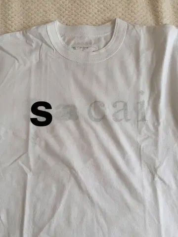 Sacai 로고 프린트 티셔츠