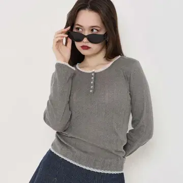 TINA: JOJUN 클리어 버튼 헨리넥 티셔츠