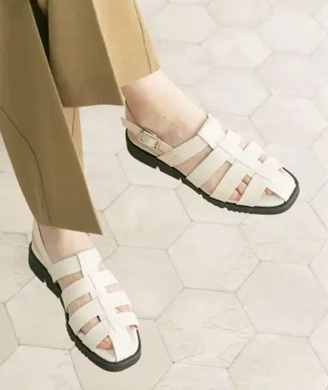 어반 리서치 도어즈 컴포트 구르카 샌들