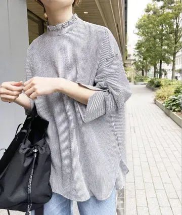 스픽 앤 스팬 프릴 칼라 스트라이프 셔츠