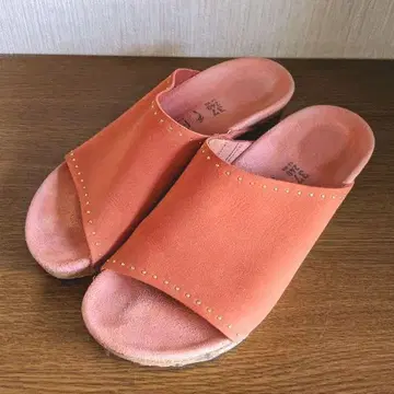 papillio 스터드가 달린 힐이 있는 뮬 빌켄 슈토크