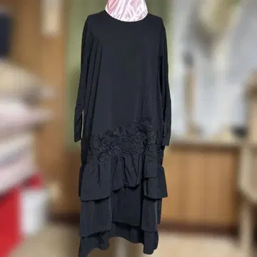 블랙 자수 프릴 롱 원피스