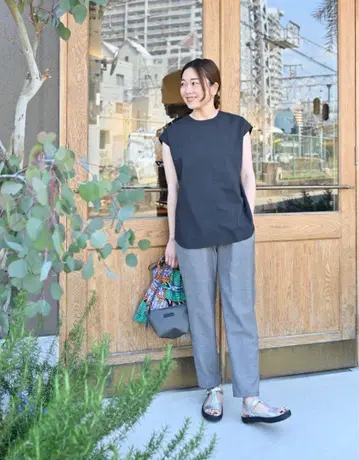 시원하게 입을 수 있는 테이퍼드 팬츠