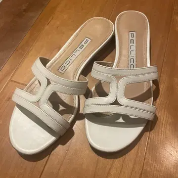 PELLICO 화이트 가죽 샌들