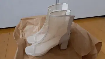 화이트 메쉬 오픈토 부츠
