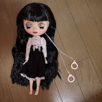 아이시 인형 블랙과 화이트 의상 눈 색깔 변화